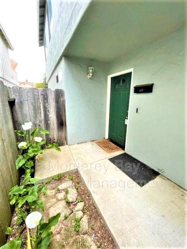 Building Photo - 1277 Hilby Ave