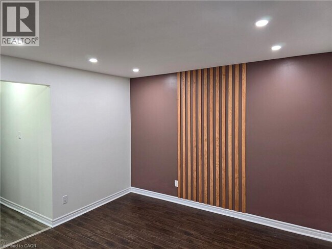 Building Photo - 446 Springbank Ave