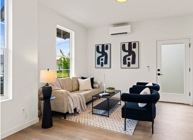 Foto del edificio - *MOVE-IN SPECIAL*  St. Johns New Build Townhouse - Bright and Spacious End Unit 2 Bedroom with A/...