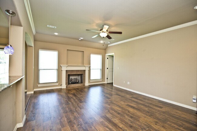 Building Photo - ***3057 N. Azure Avenue***