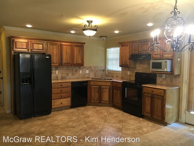 Building Photo - 1 br, 1.5 bath House - 400 W El Paso St