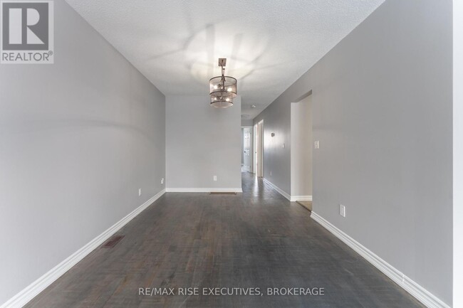 Building Photo - 766-766 Cataraqui Woods Dr