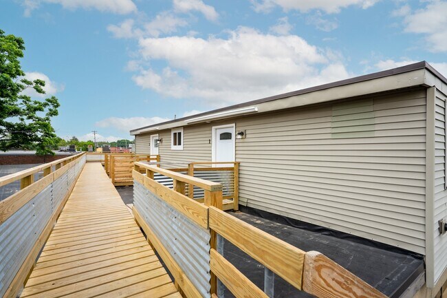 Photo - 1000 Congress St Apartments