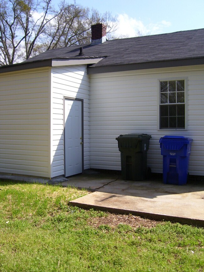 Foto del edificio - 18 Pleasant Ridge Ave