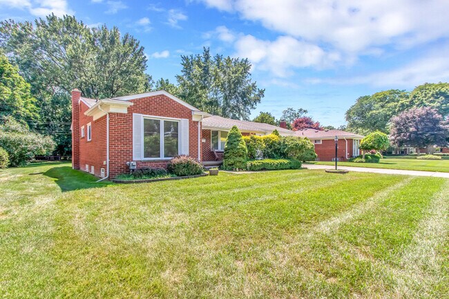 Foto del edificio - 16345 Pollyanna St