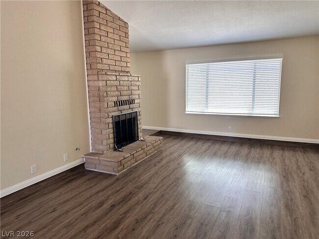 Building Photo - 1700 Rolling Hills Dr