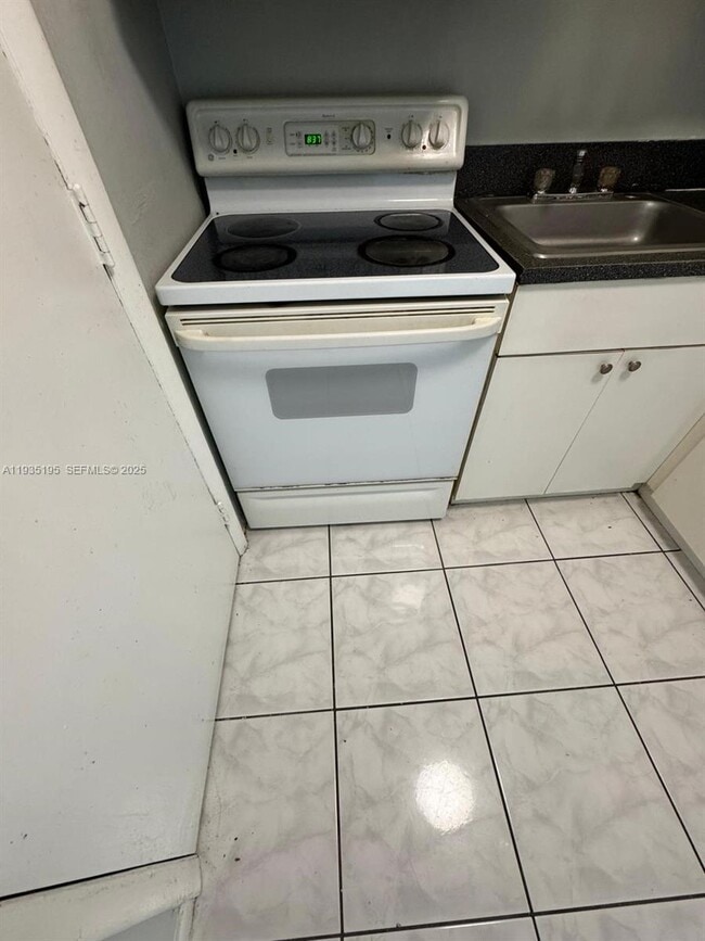 Foto del edificio - 17101 NW 57th Ave