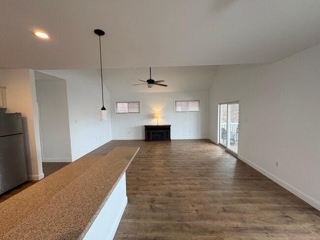 Building Photo - 4524 Edgemont St