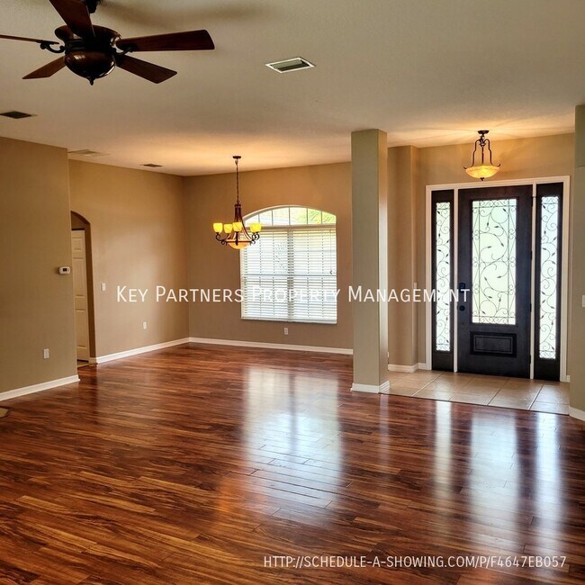 Foto del edificio - 46 Freeland Ln - Beautiful!