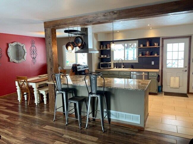 Foto del edificio - Remodeled 3 Bed 2 Bath Home in Secluded Se...