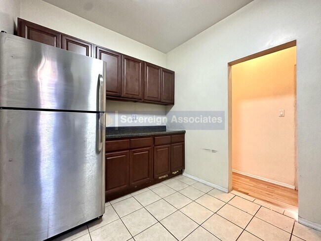 Foto del edificio - 305 West 111th Street