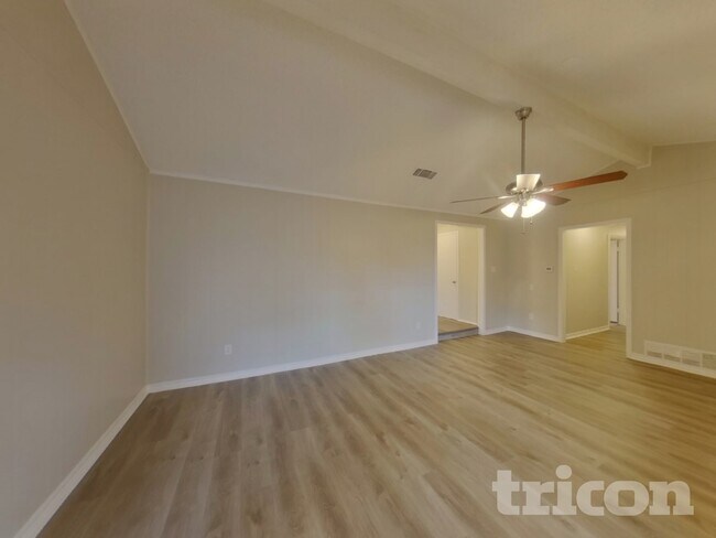 Foto del edificio - 1020 Almond Dr