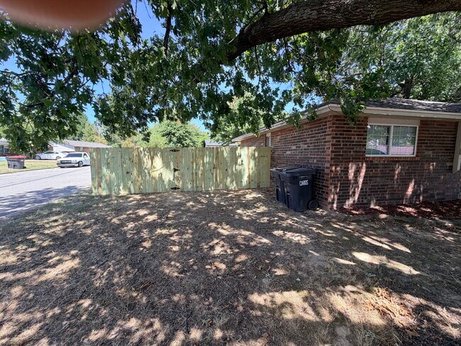 Building Photo - 2506 Jo Ave