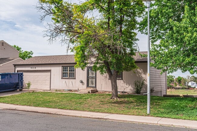 Building Photo - Lovely ranch house in countryside neighbor...