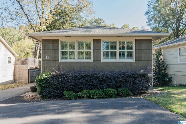 Foto del edificio - 615 Broadway St