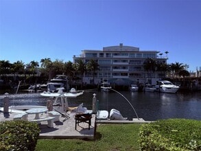 Building Photo - 180 Isle of Venice Dr
