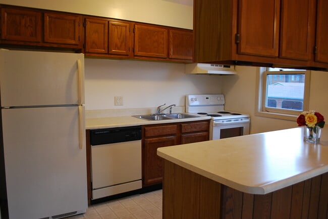 Kitchen - 25 Baycrest Drive Unit 608