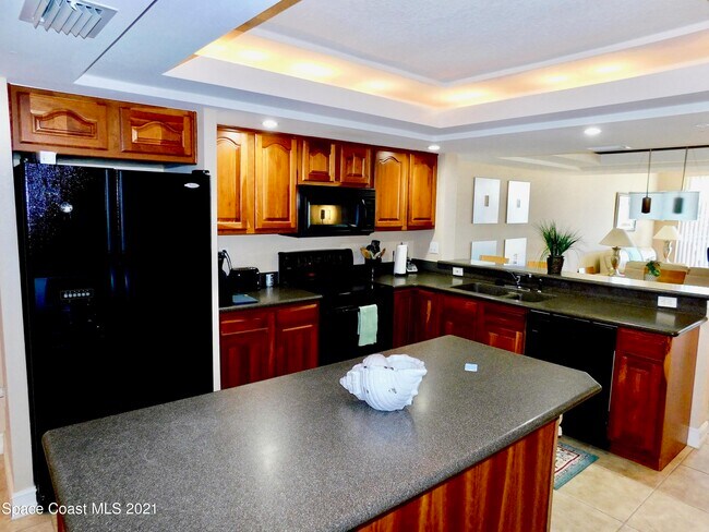 Foto del edificio - 8470 Ridgewood Ave