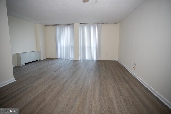 Foto del edificio - 4600 S Four Mile Run Dr