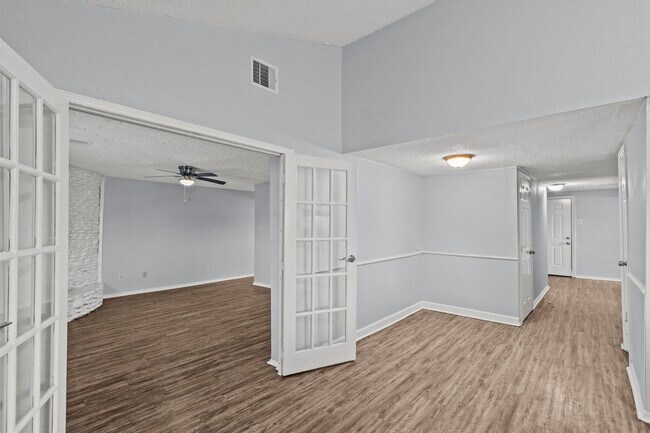 Foto del edificio - Charming 4-Bedroom, 2-Bath Home in Lamarque, TX