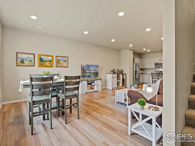 Foto del edificio - 3682 Ronald Reagan Ave