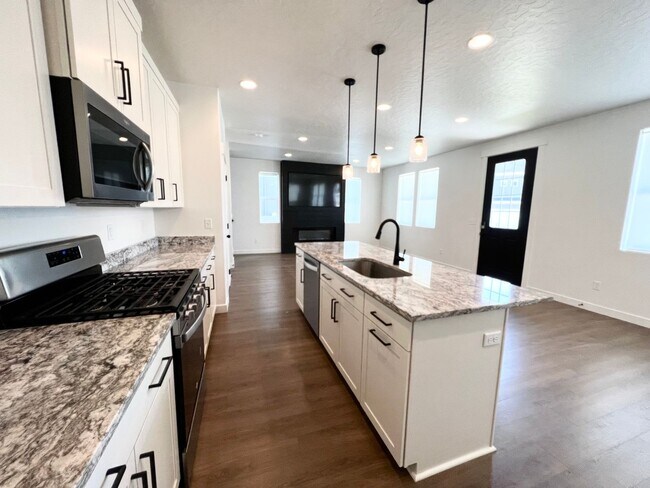 Building Photo - 4 bedroom/2.5 bathroom House in Payson