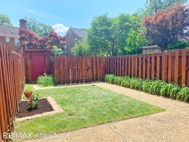 Building Photo - 2 br, 1.5 bath House - 1018 LLEWELLYN MEWS