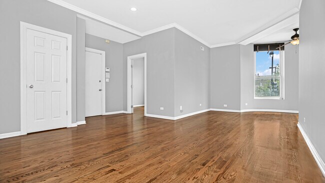 Building Photo - 1658 W Belmont Ave