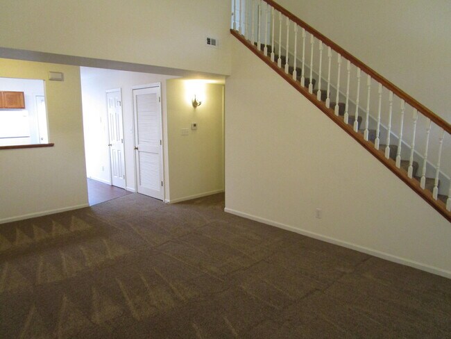 Building Photo - 1725 Louise Cir