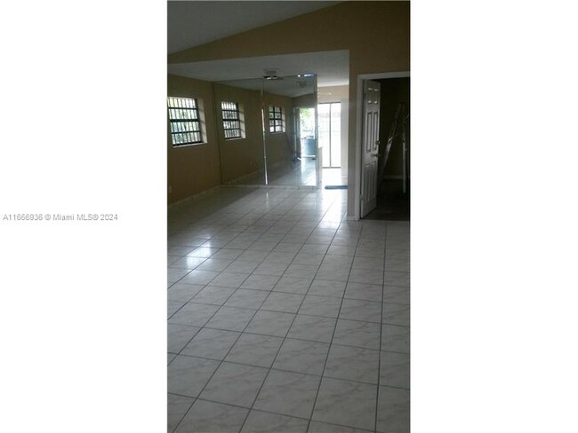 Foto del edificio - 3577 NW 187th St