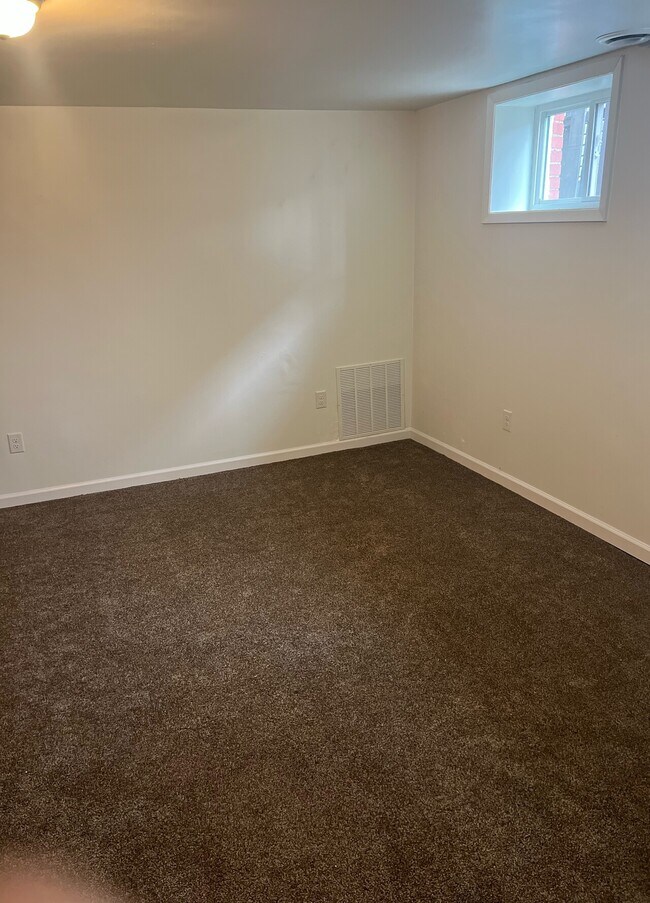 Building Photo - Brackenridge D