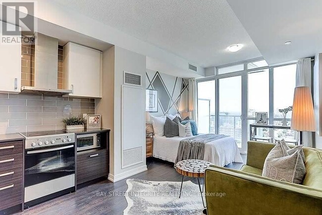 Building Photo - 125 Redpath Ave