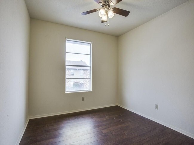 Foto del edificio - 601 Bishop Dr