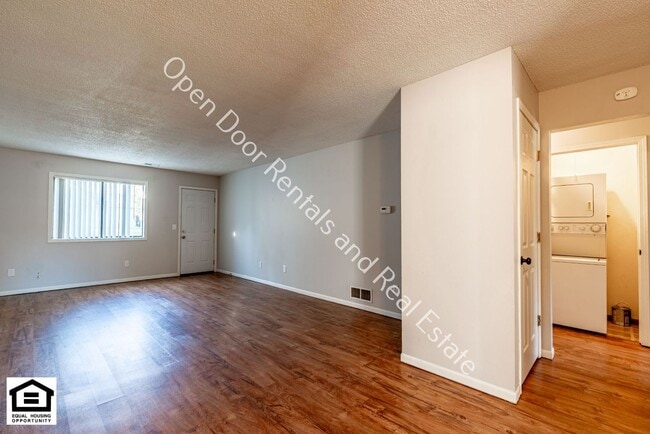 Foto del edificio - 4934/4936 Vermont Lane