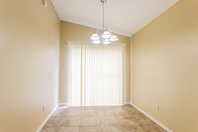 Foto del edificio - 7706 Ellis Dr