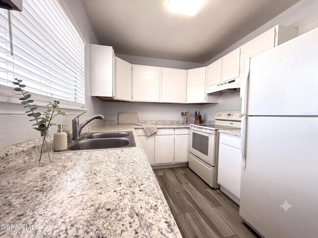 Foto del edificio - 4800 N Stanton St