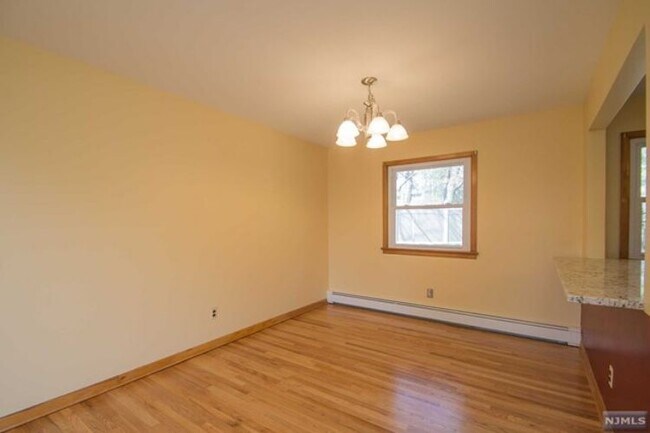 Building Photo - 403 Longview Ct