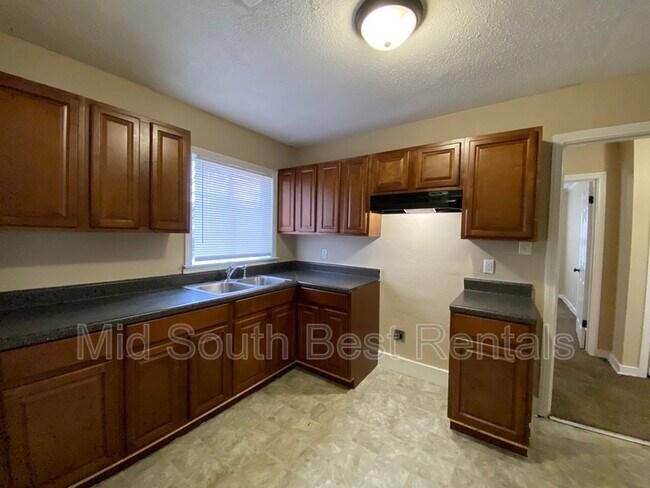 Foto del edificio - 1122 Woodbury Rd