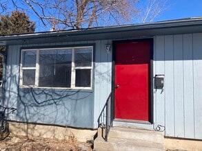 Building Photo - 547 Poole Ave