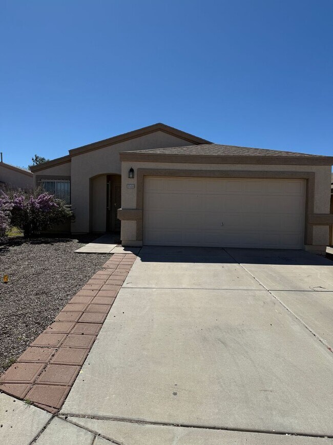 Foto del edificio - Delightful East Side 3 bedroom/2 bath Home...