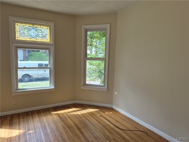 Building Photo - 406 Laforte Ave