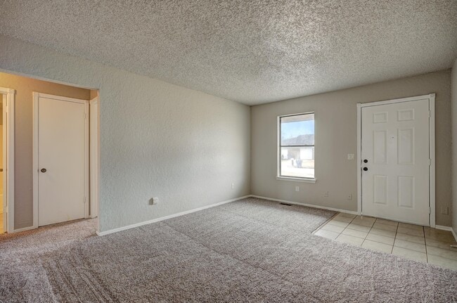 Foto del edificio - 628 N Robin Way