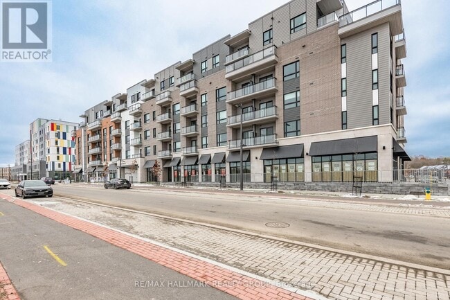 Photo du bâtiment - 1350 Hemlock Rd