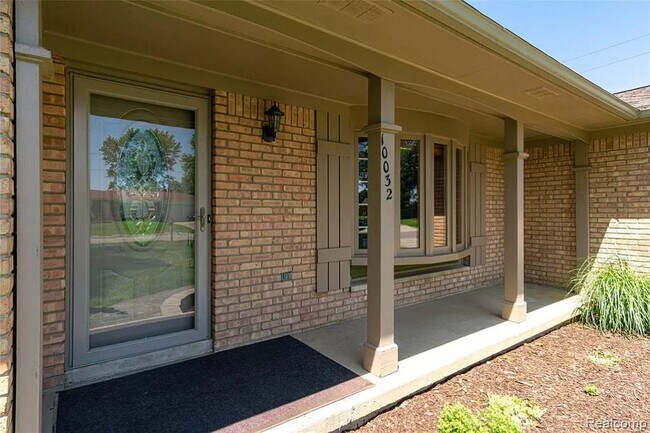 Foto del edificio - 10032 Shadyhill Ln