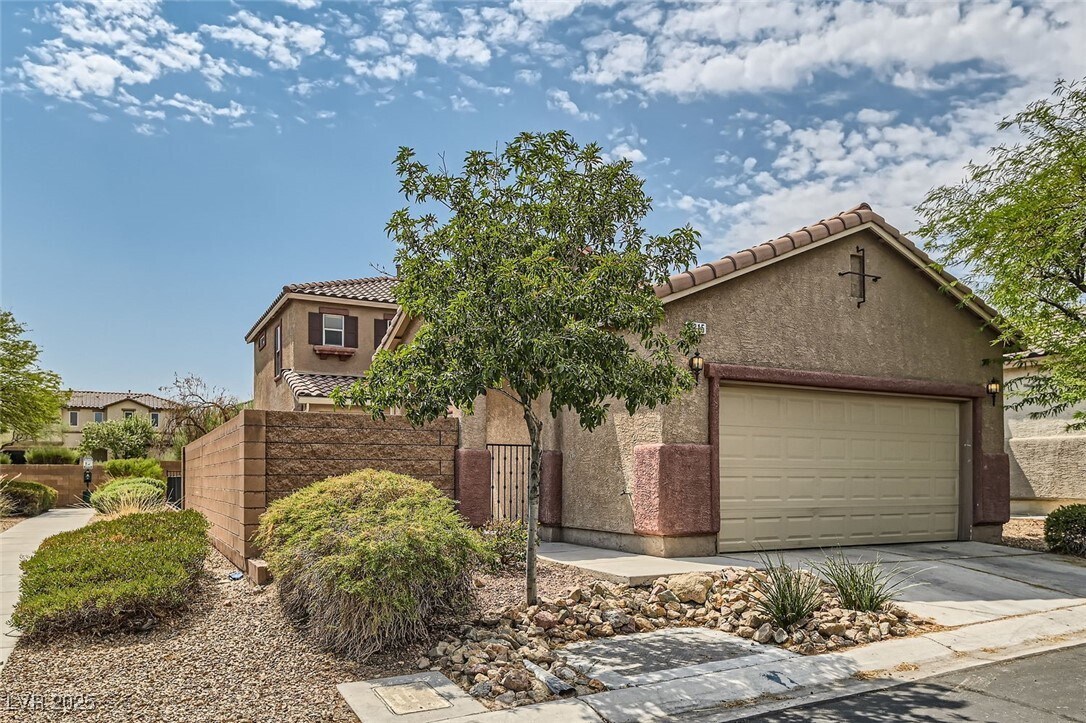 Foto principal - 8815 Salvestrin Point Ave