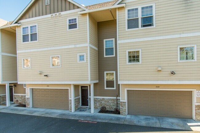 Foto del edificio - Spring Into Your New Home - Premium Corner Townhome Now Available!