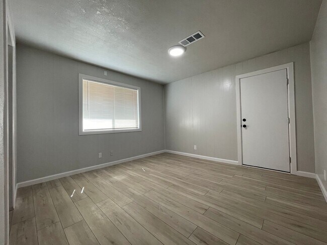 Foto del edificio - Charming 3-Bedroom Retreat with Modern Com...