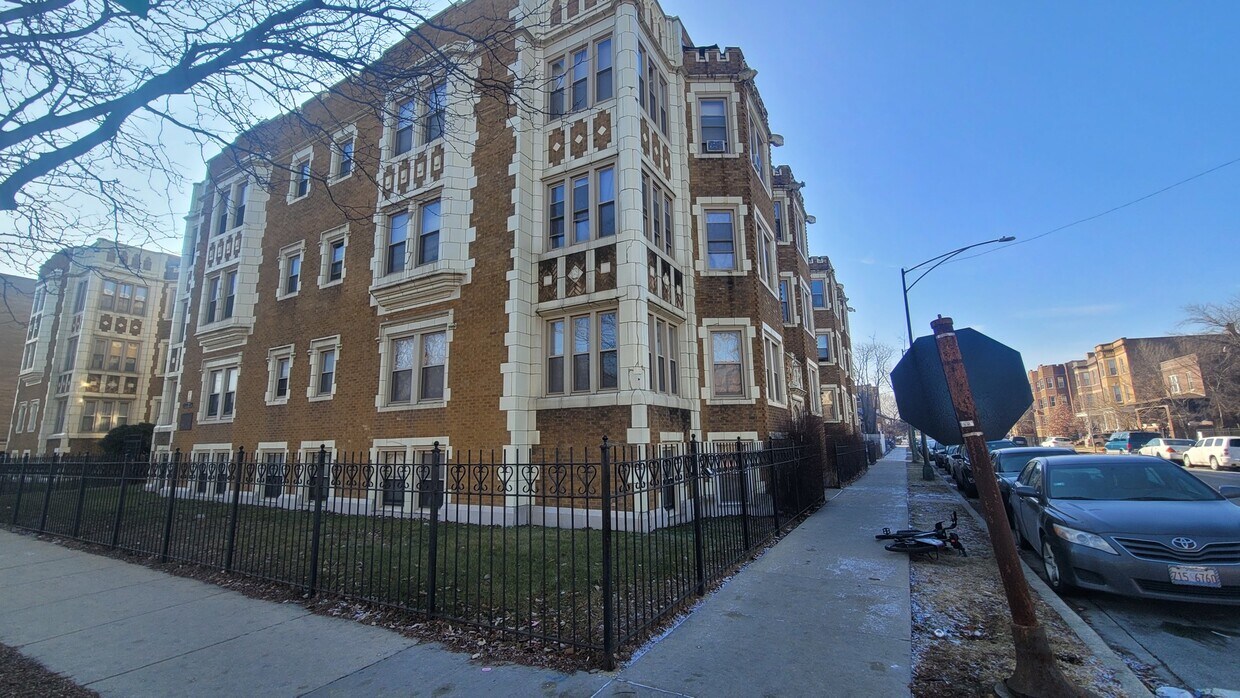 Primary Photo - 7608 S South Shore Dr