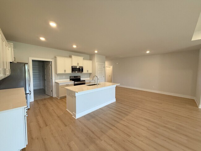Foto del edificio - 128 Clift Farm Dr