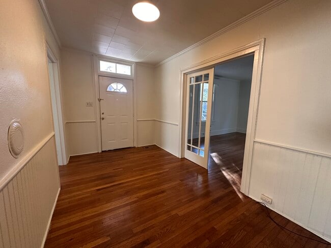 Foto del edificio - 805 N Buchanan Blvd